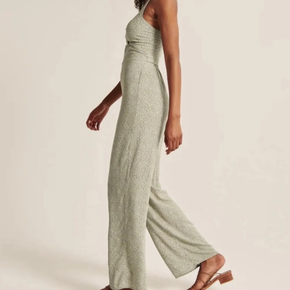 Abercrombie cutout wide leg jumpsuit - Picture 13 of 14